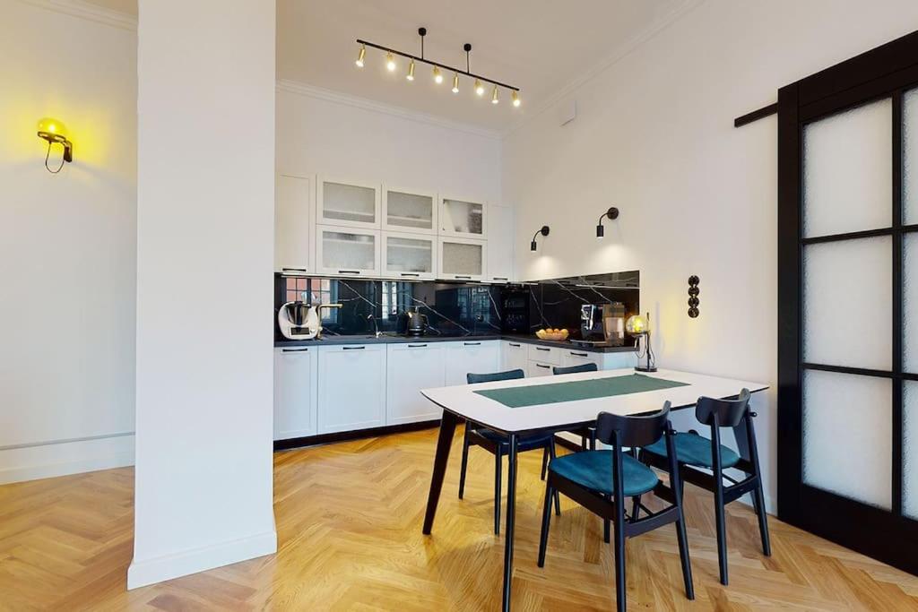 شقة فروتسواف  في Big Modern Apart - Market Square - Nice View - Next To Town Hall المظهر الخارجي الصورة
